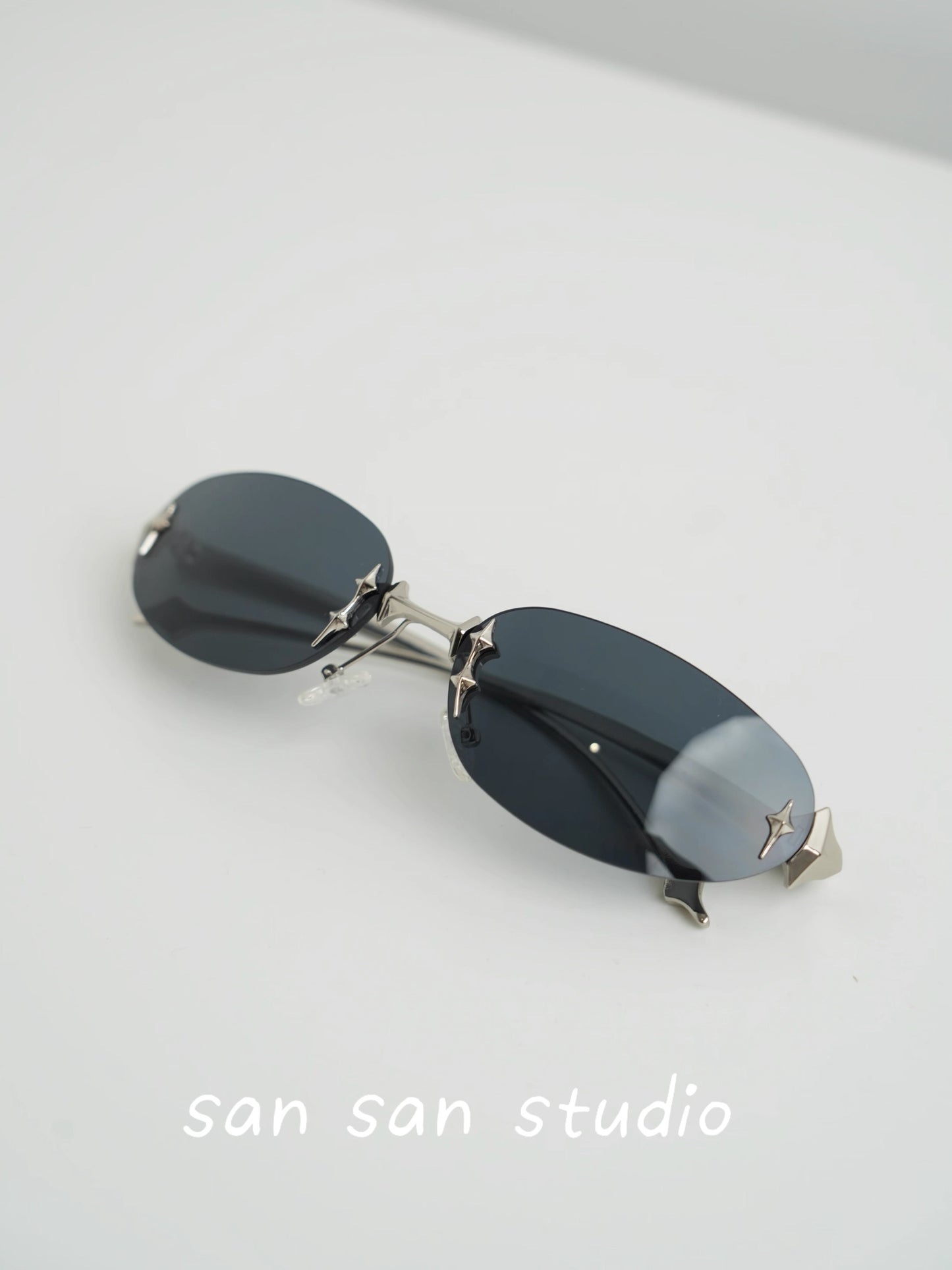 Oval Star Black/Silver Sunglasses